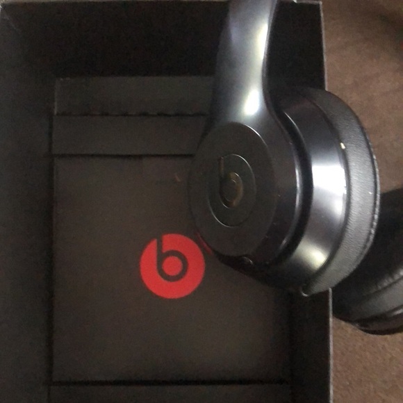 Headphones - Picture 3 of 6